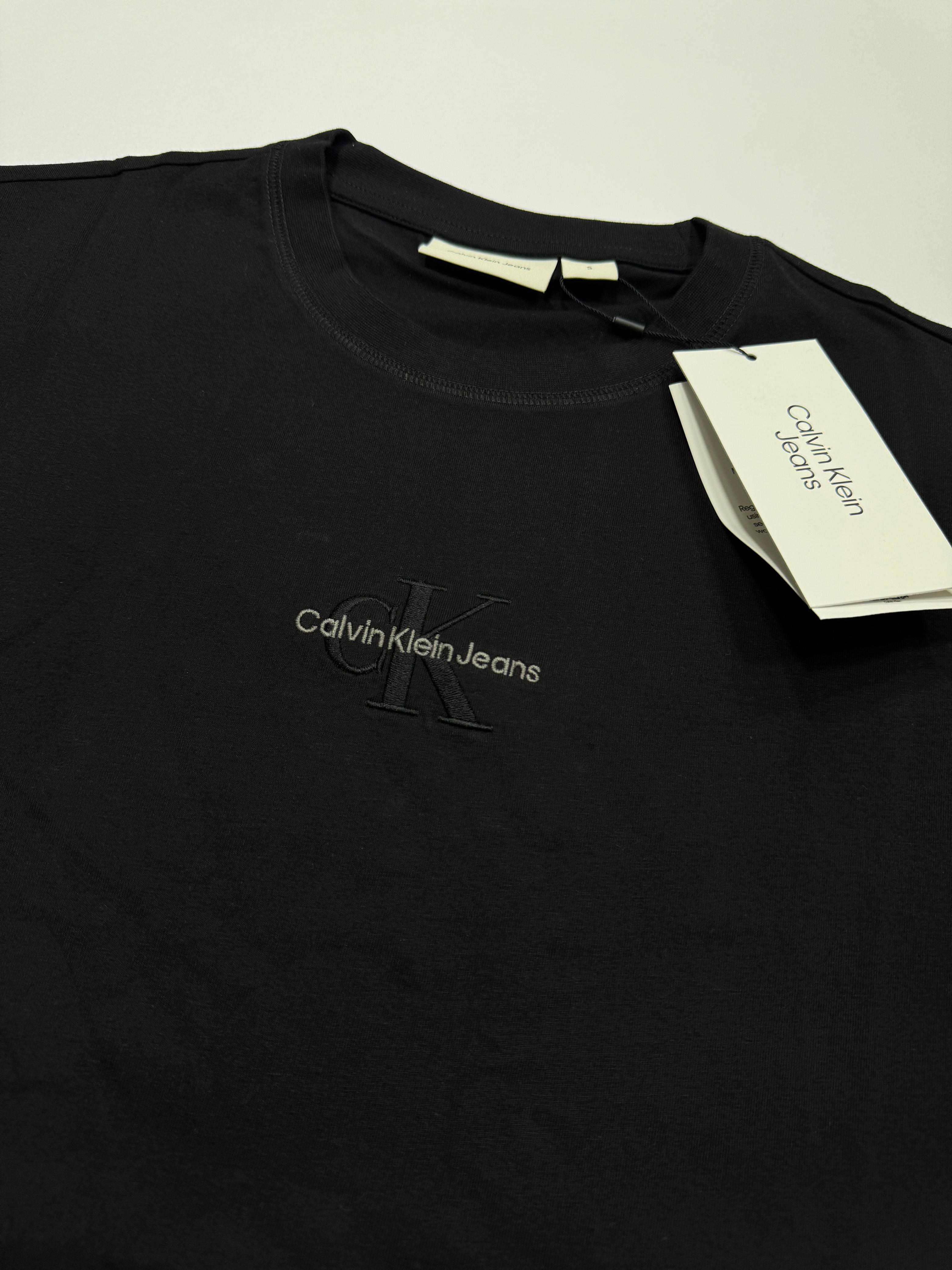 TSHIRT DISEÑO CALVIN KLEIN JEANS