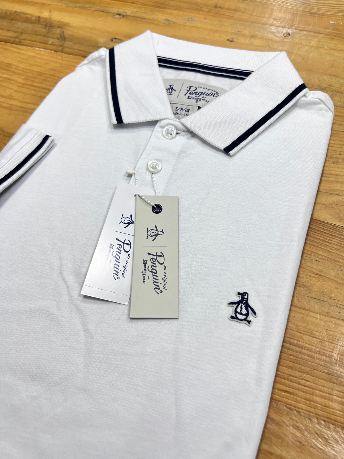 TIPO POLO HOMBRE PENGUIN DISEÑO