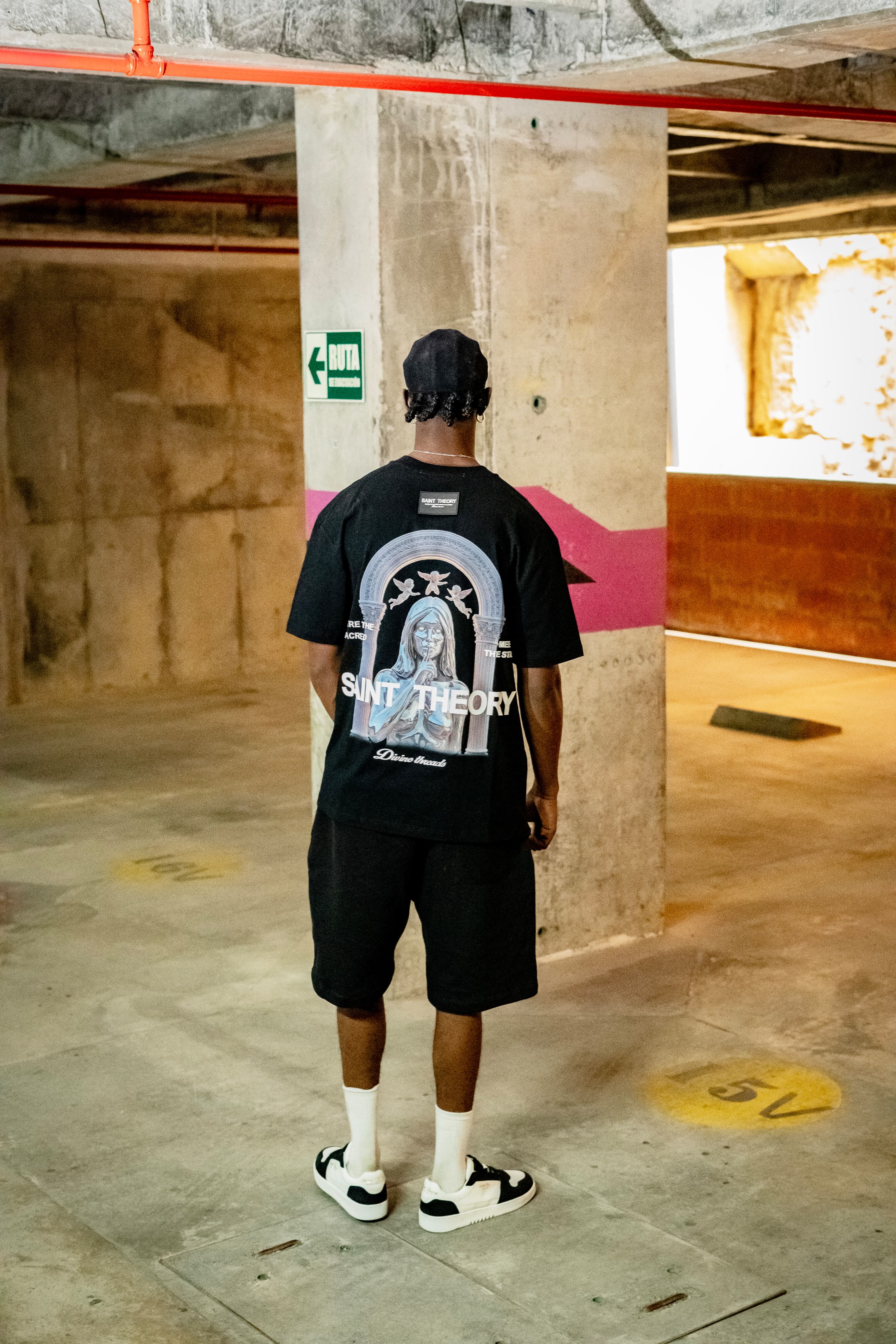 TSHIRT SAINT THEORY