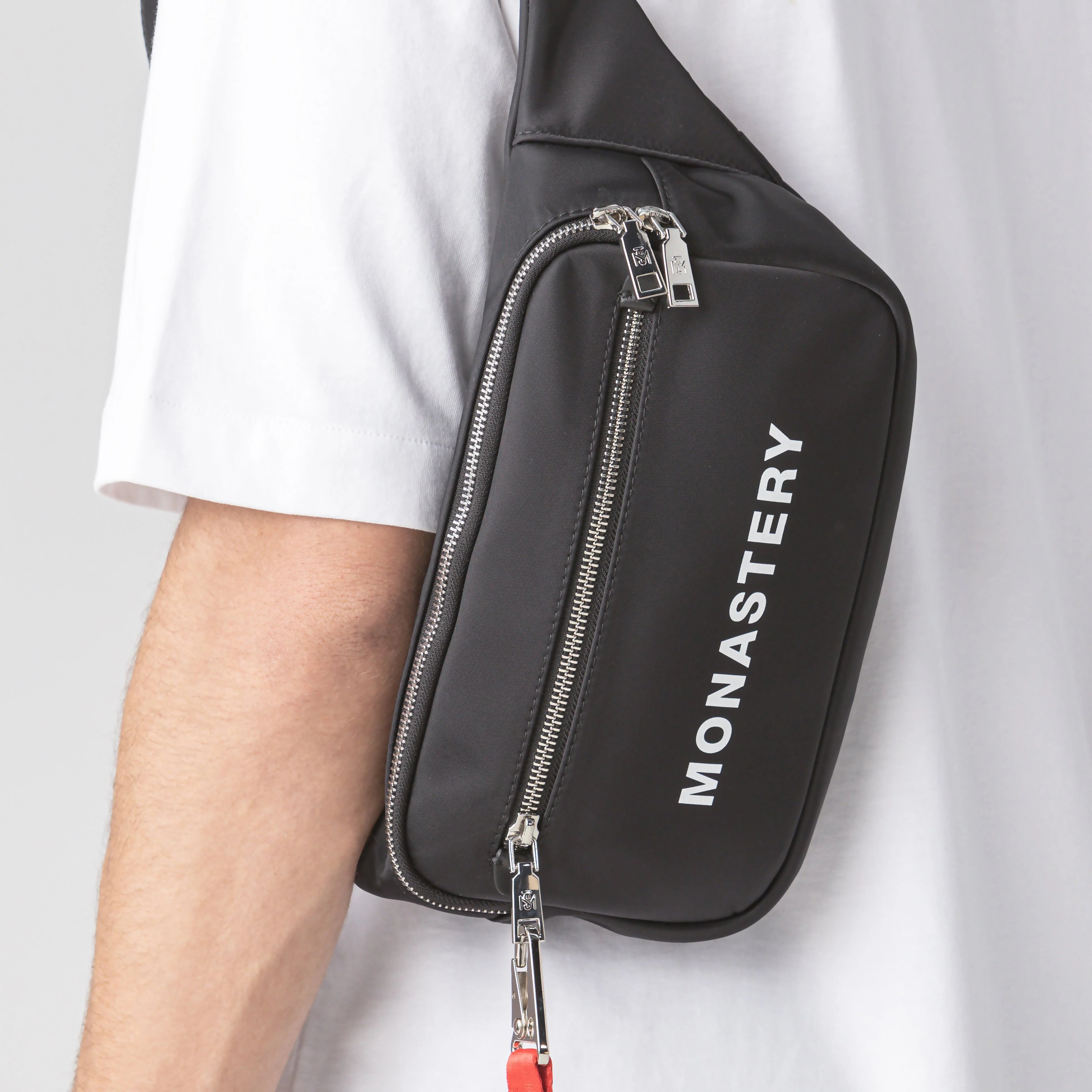 NUEVA COLECCION FANNY PACK MONASTERY